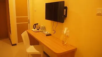 118 Hotel Macalister George Town