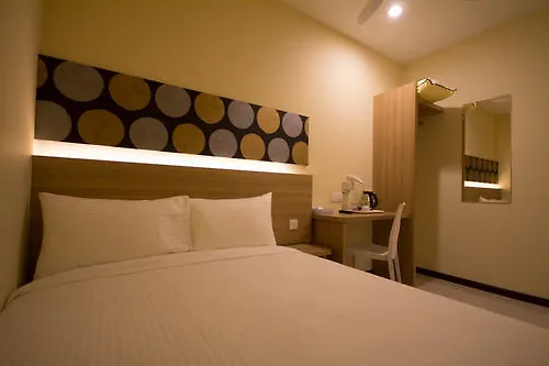 118 Hotel Macalister George Town