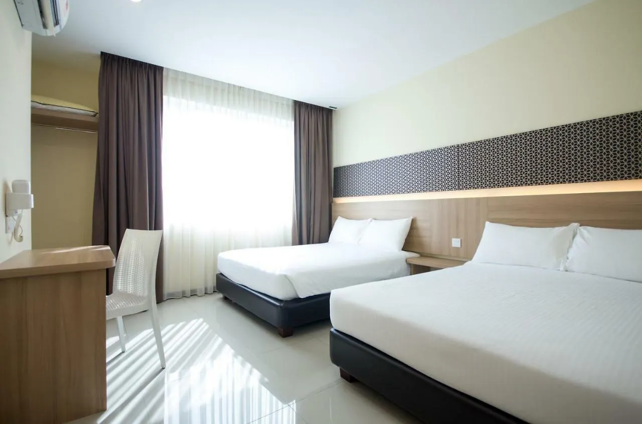 118 Hotel Macalister George Town