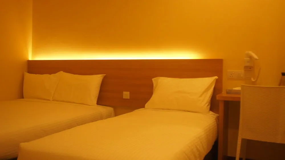 118 Hotel Macalister George Town